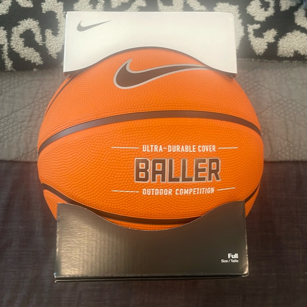 NIKE ULTRA DURABLE COVER BALLER basketball full-size - new